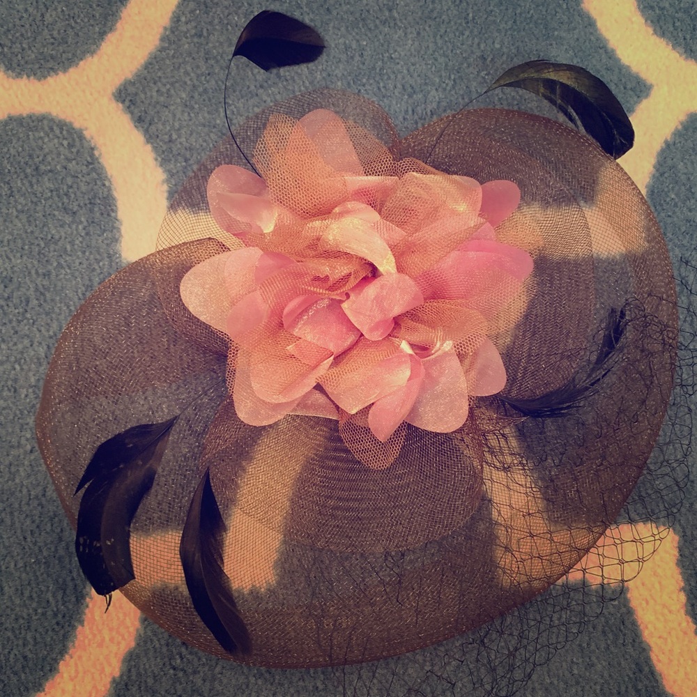 Dusty rose / brown / black fascinator
